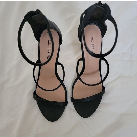 Black Heel Sandal - Call it Spring - Size 8 - Picture 2 of 10